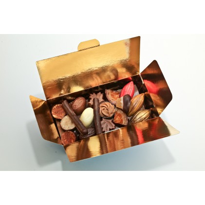 Ballotin de chocolats assortis, noir, lait ou blanc 375gr Ballotin de chocolats assortis, noir, lait ou blanc 375gr
